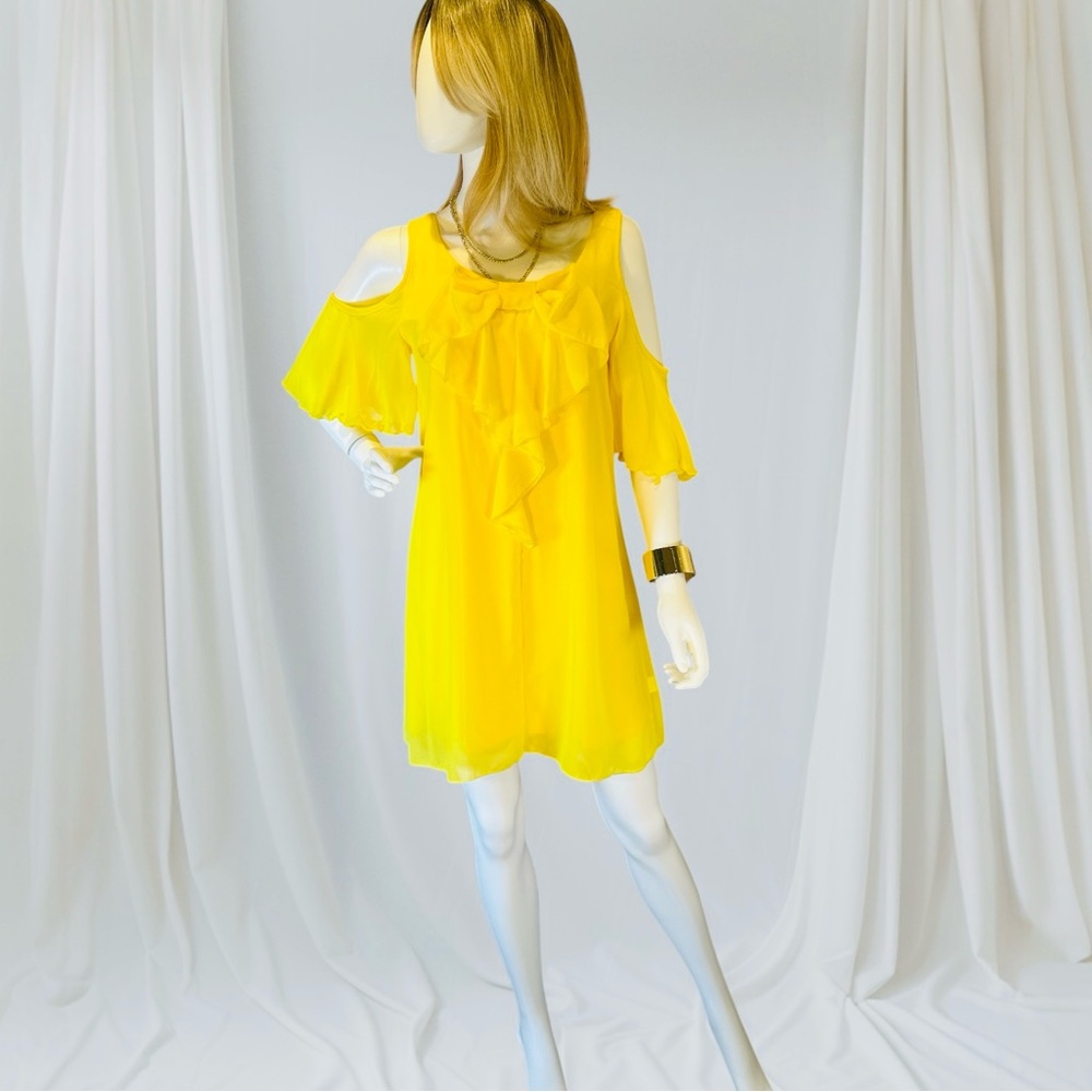 Point Ruffled Cold Shoulder Midi Dress - Picture 3 of 10